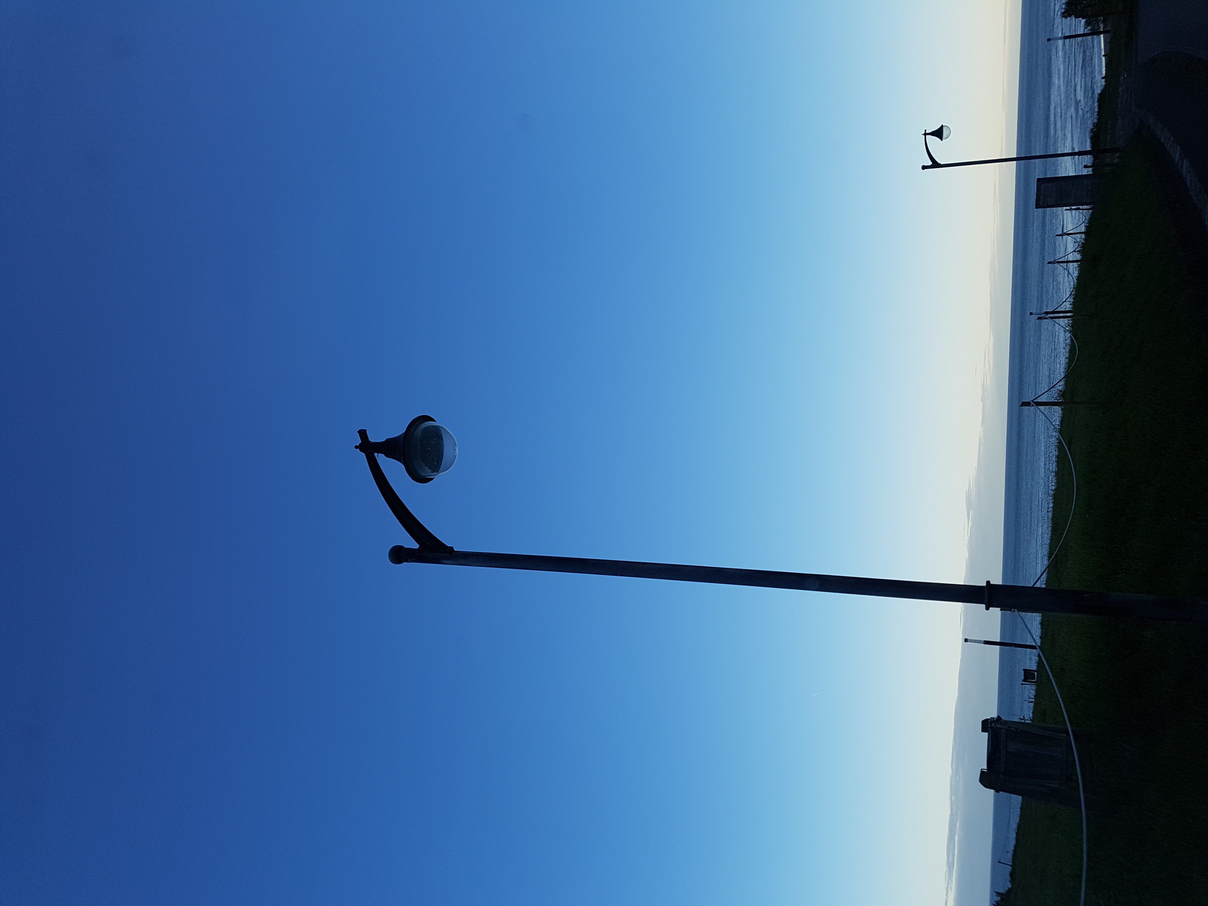 Farolas en la zona de la playa