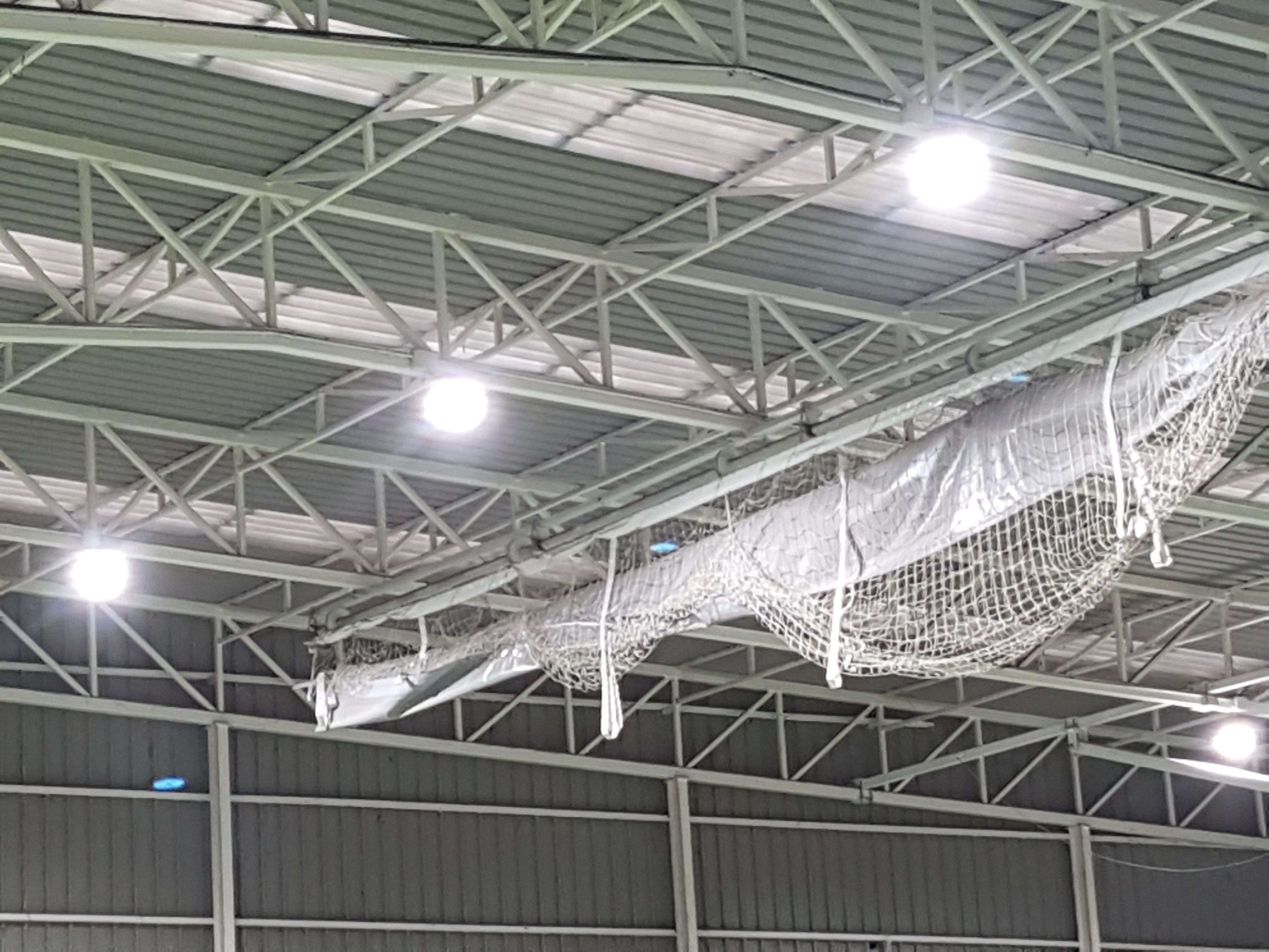 Detalle de la nueva iluminación en el pabellón polideportivo.