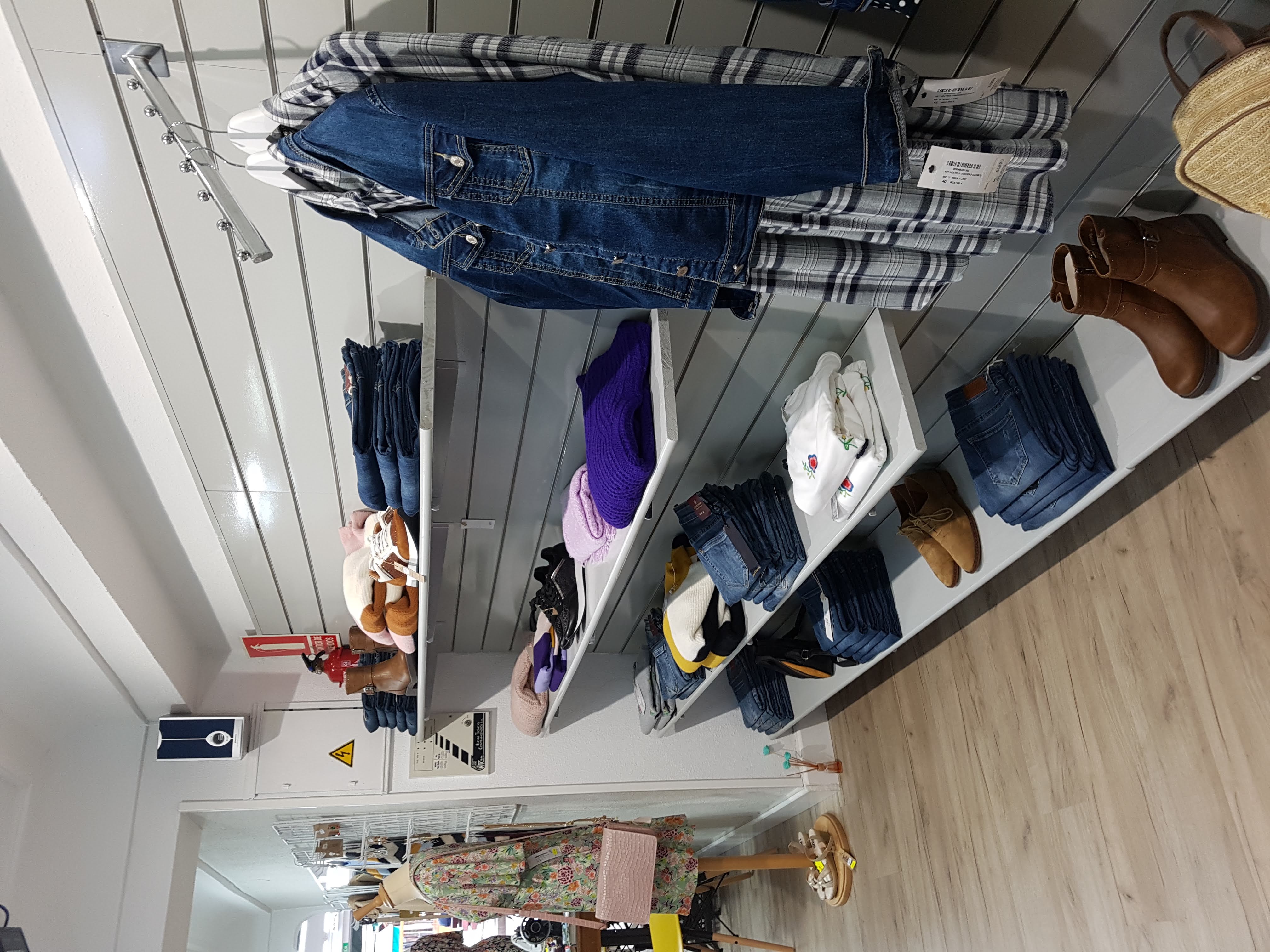 Algunas de ls prendas de ropa que se pueden encontrar en la nueva tienda.