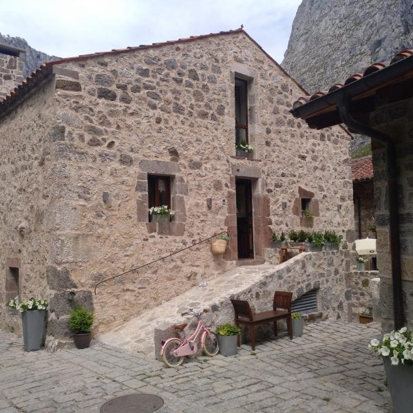 Exterior de los dos apartamentos en Bulnes.